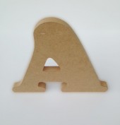 Letra en DM de 25cms. de alto. Grueso: 19mm.